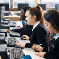 girls-in-computer-lab